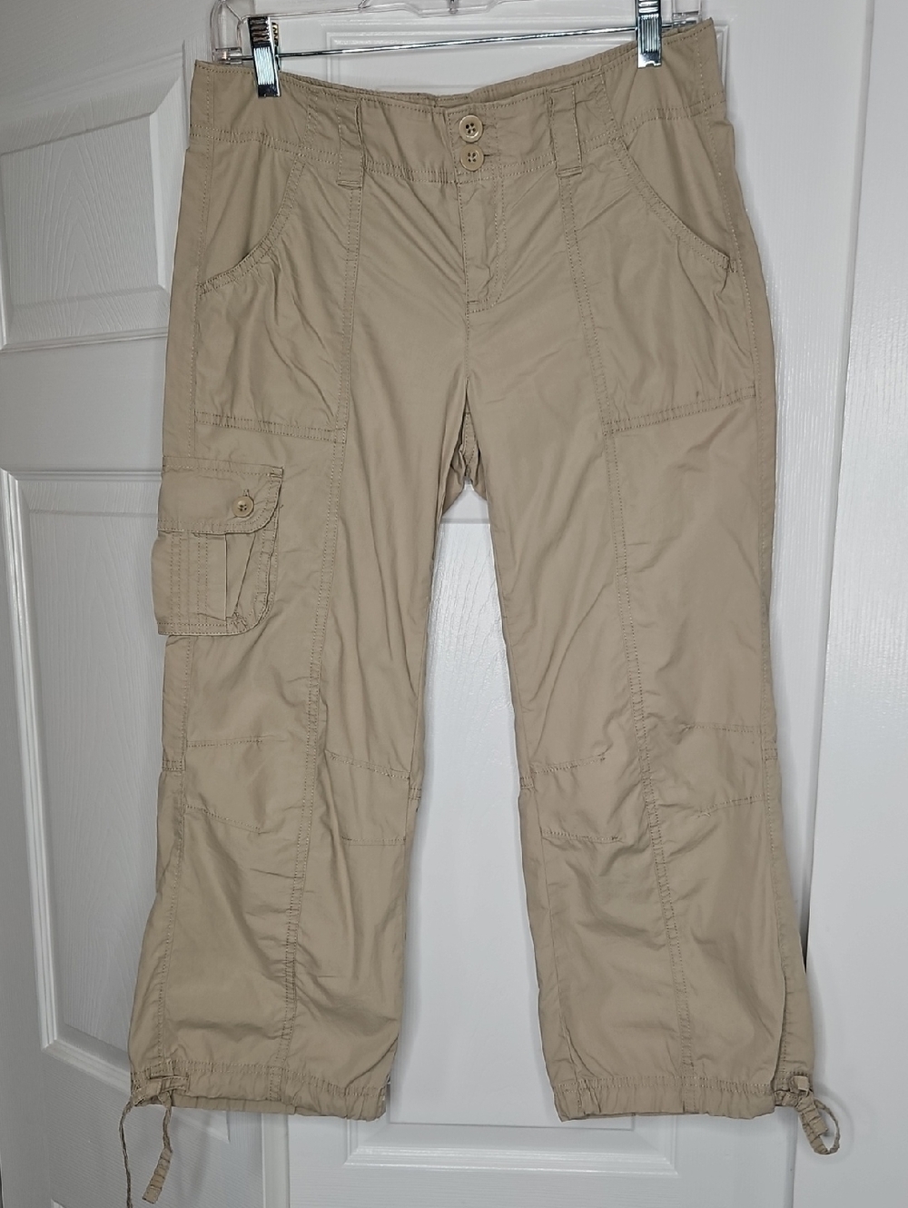 Y2k GAP  Khaki Cargo Capri Pants with Utility Pockets Size 4.